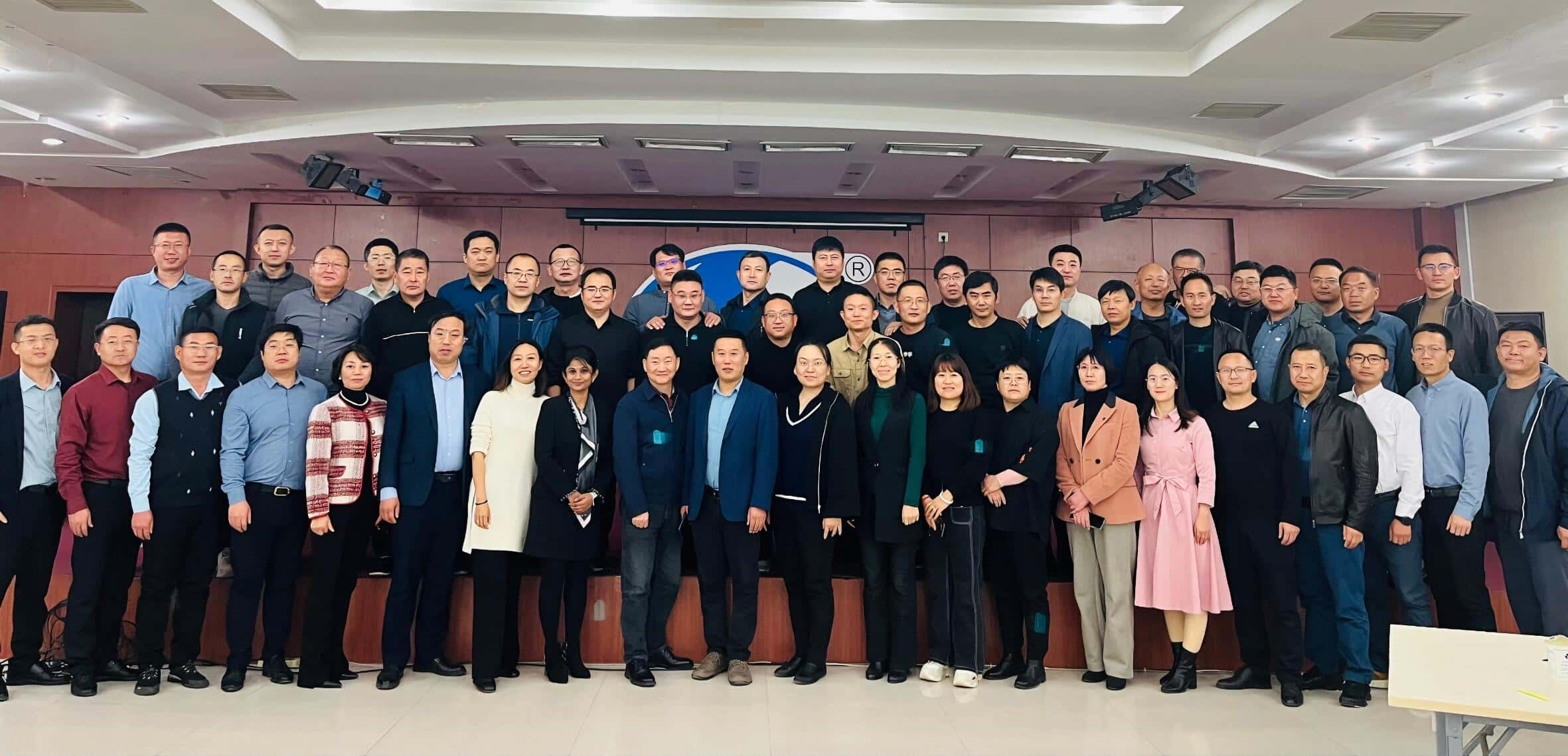 ����ѵ�������и߲������������������˾����������������Զ